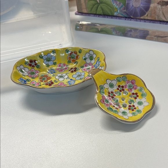 Floral Yellow Ceramic Soap Dish - Picture 4 of 4